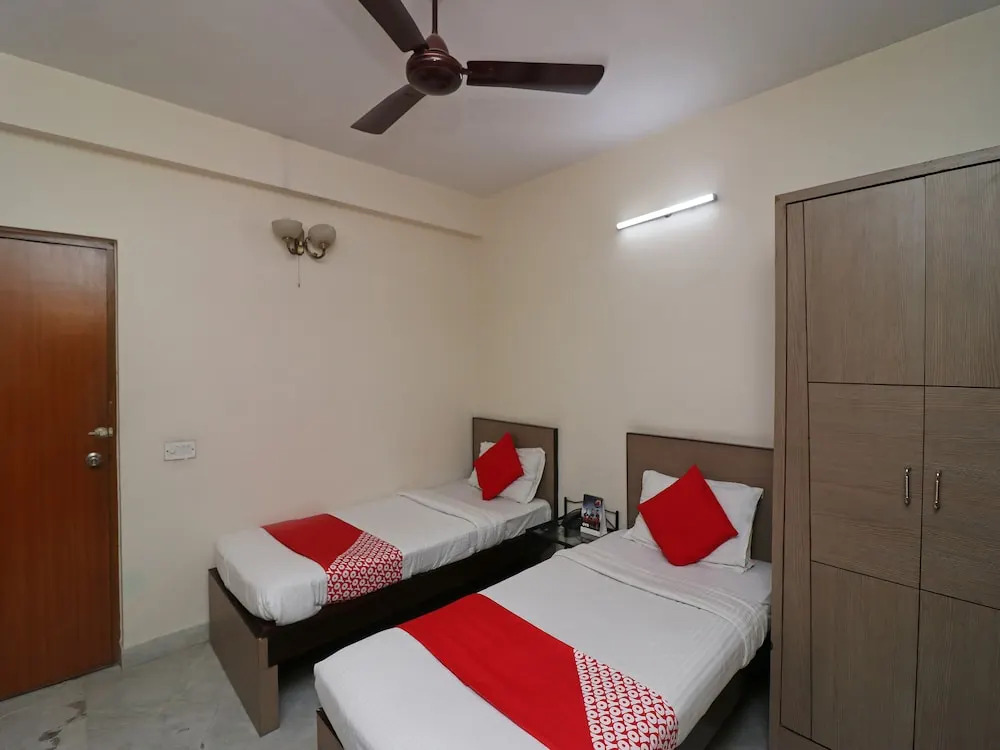 Oyo 36083 The Guest House