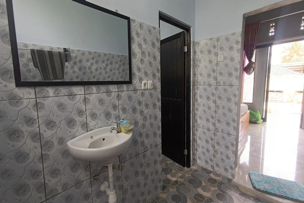 OYO 93638 Lotus Guest House