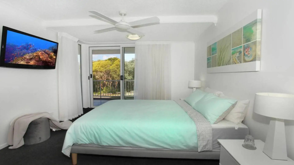 Unit 2 Point Break Apartments, 1-3 Point Arkwright, Linen Incl