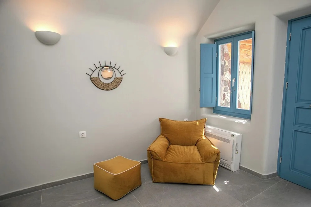 Notis Villa