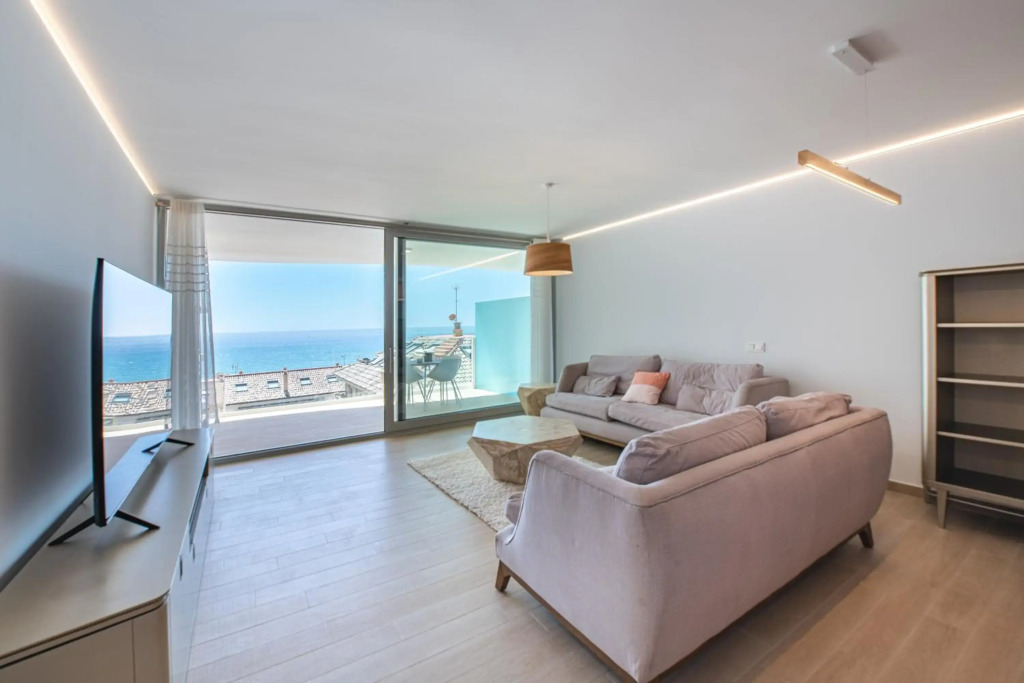 Unique 2 bedroom unit with pool near beach