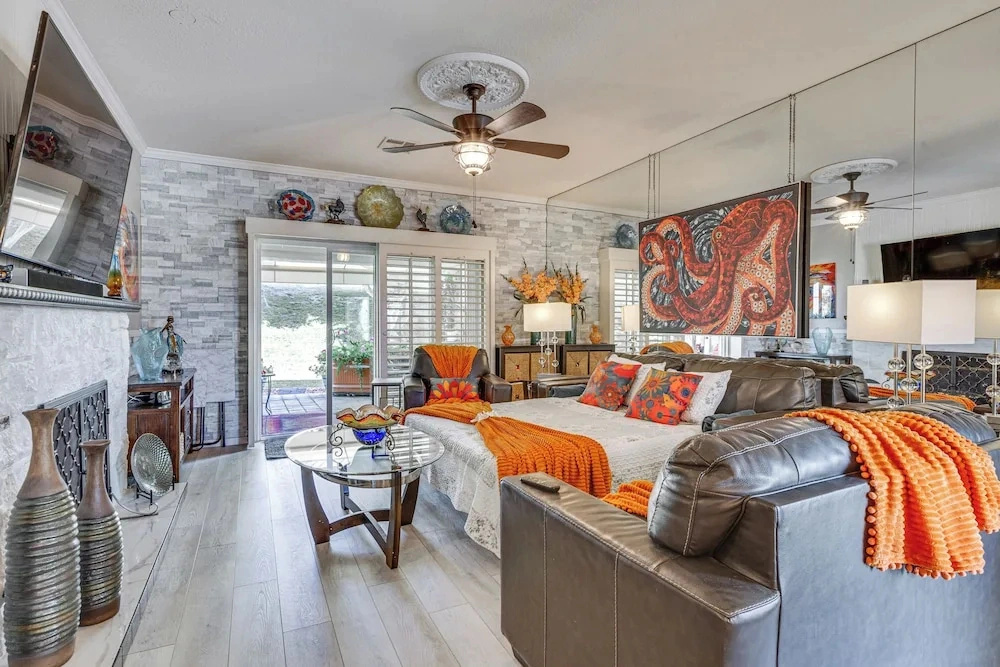 Pool Access & Patio! Palm Desert Golf Retreat