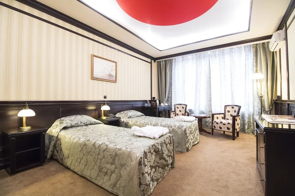 Attache Hotel