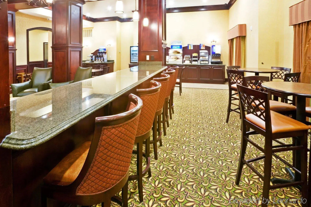 Holiday Inn Express & Suites Texarkana by IHG