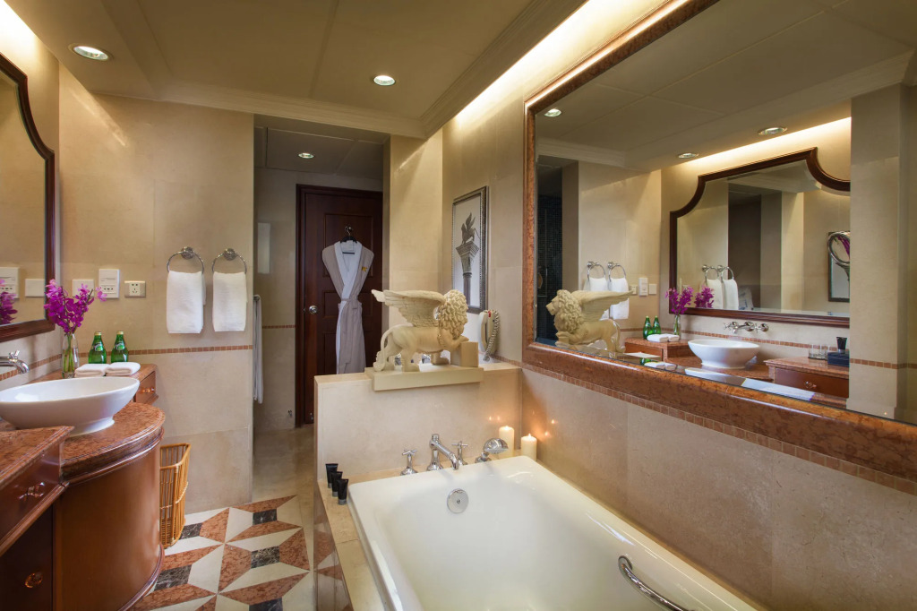 Hotel Indigo Shenzhen Overseas Chinese Town by IHG