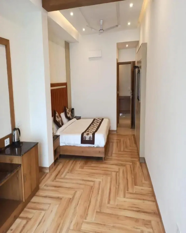 Luxury Inn by Stotrak Hotels