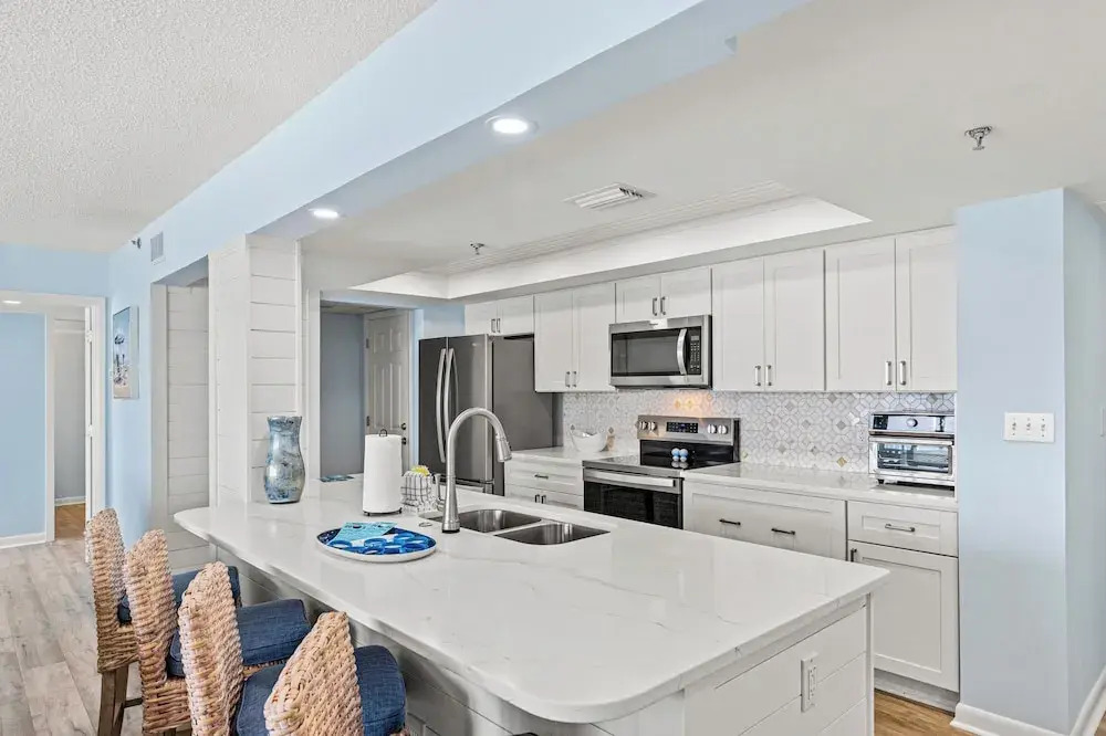Come Enjoy KC & The Sunshine State: 3-bed, 3-bath With Stunning Ocean Views