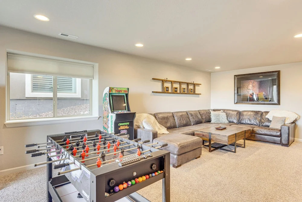 8 Mi to Usafa! Townhome w/ Game Room & Backyard