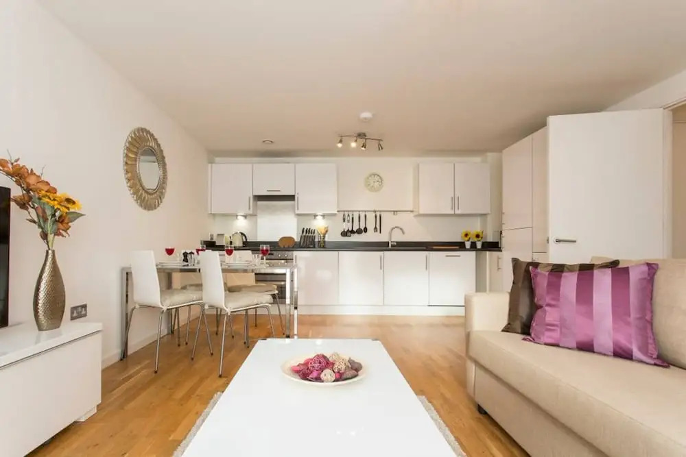Luxury 1 Bed Apartment With Balcony In Greenwich