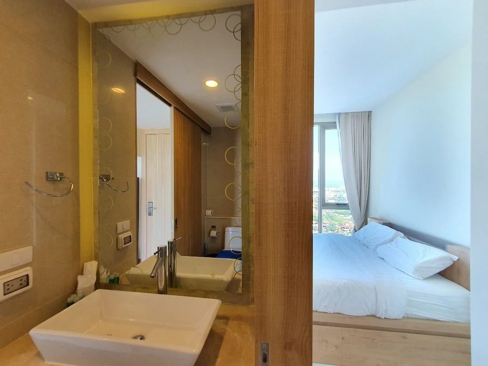 Riviera 1BR Sea View A804