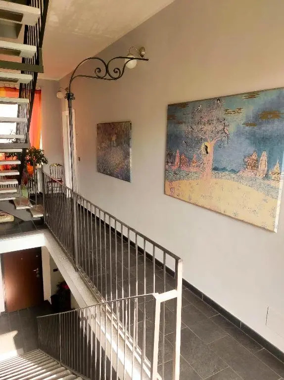 "B&B Sans égal", con CAMERE PRIVATE e APPARTAMENTI al PIANO TERRA a Biella