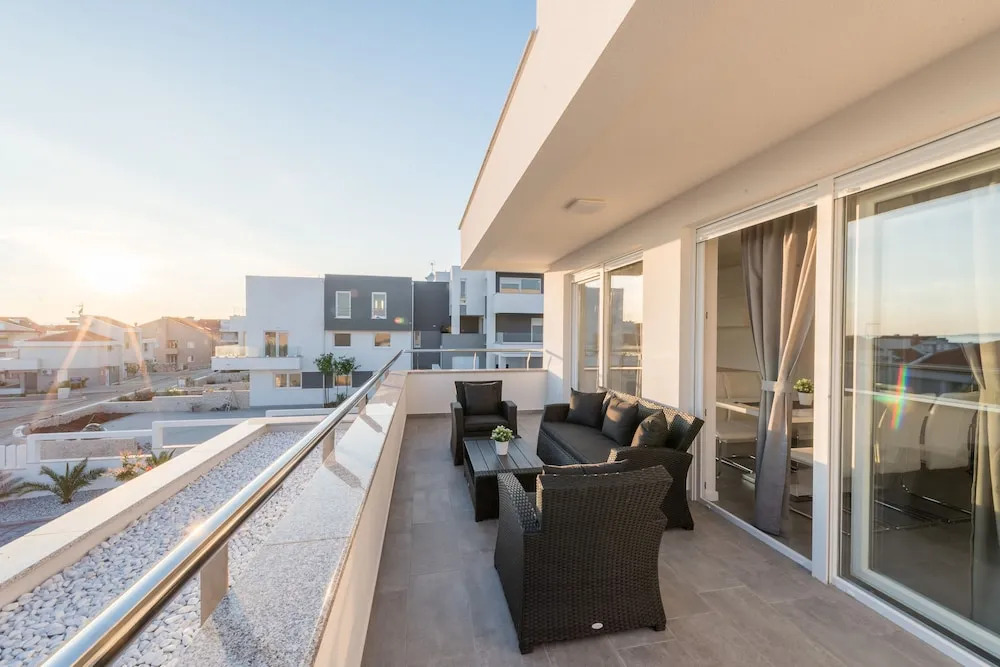 Villa Magnifica apartments with pool