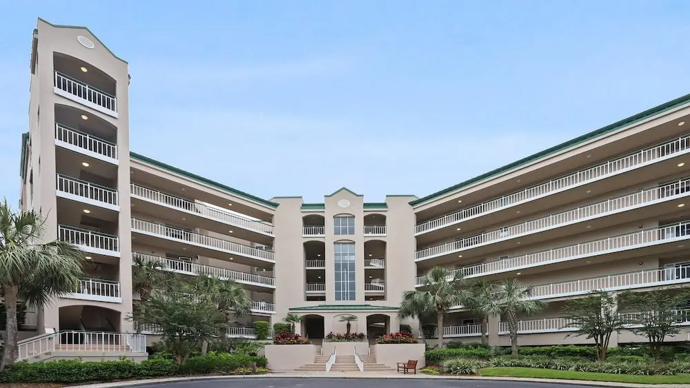 4203 Windsor Ct N 1 Bedroom Condo