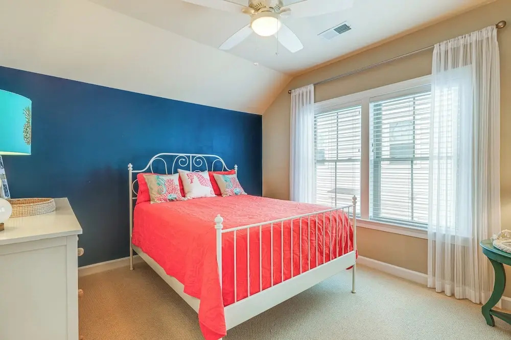 Furnished Outdoor Space: Family Home in Ocean View