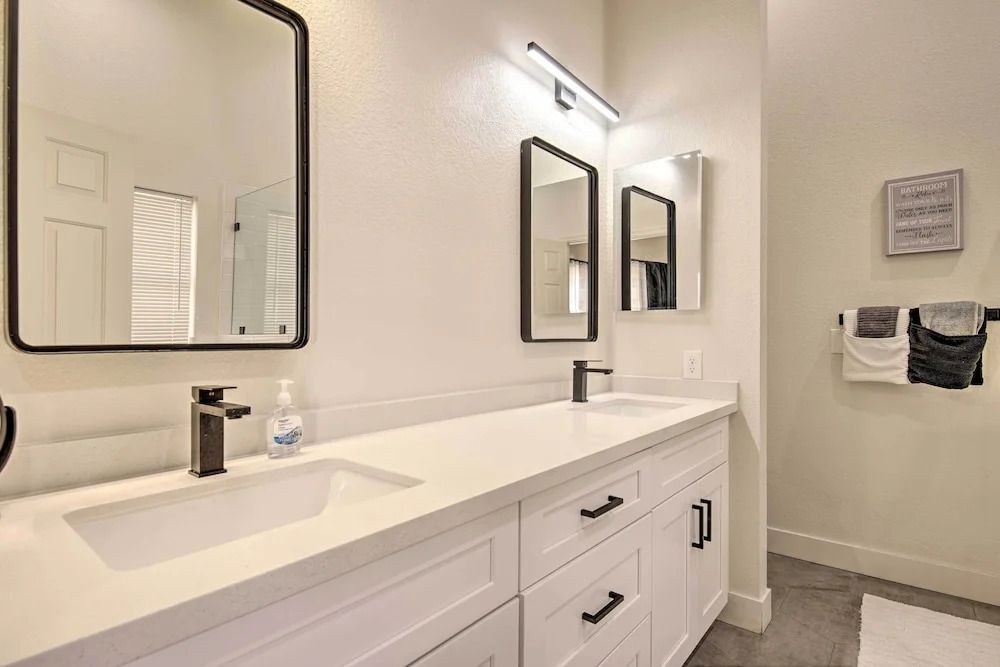 Hot Tub! Family-friendly Home, 8 Mi to Westgate