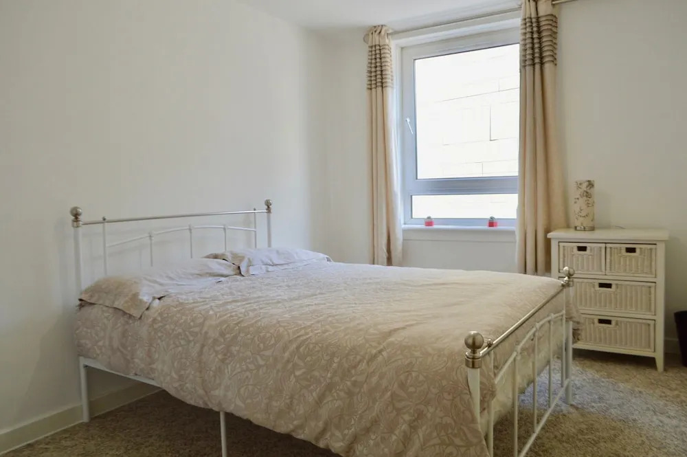 Bright 2 Bedroom Apartment in the Heart of Edinburgh