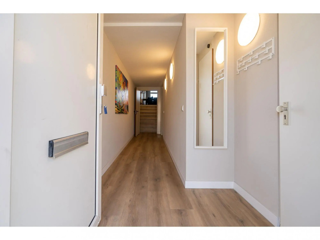 Luxury apartment overlooking the marina for 10 people