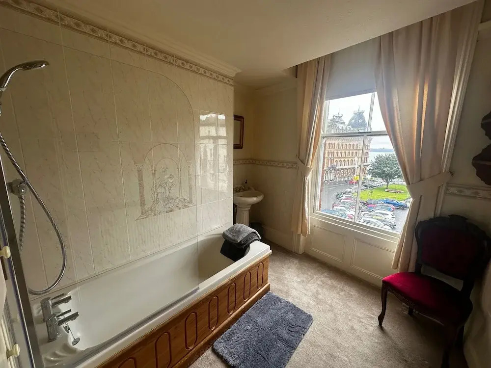 4-beds, Sleeps 8, Sea View & Pet Friendly