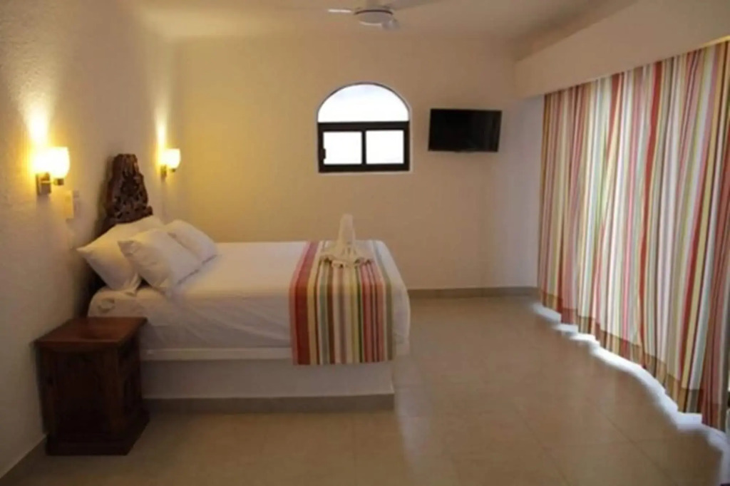 Pelicano Inn Playa del Carmen - Beachfront Hotel