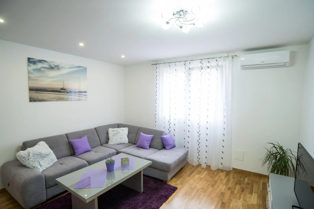 Too Sweet Apartment 1