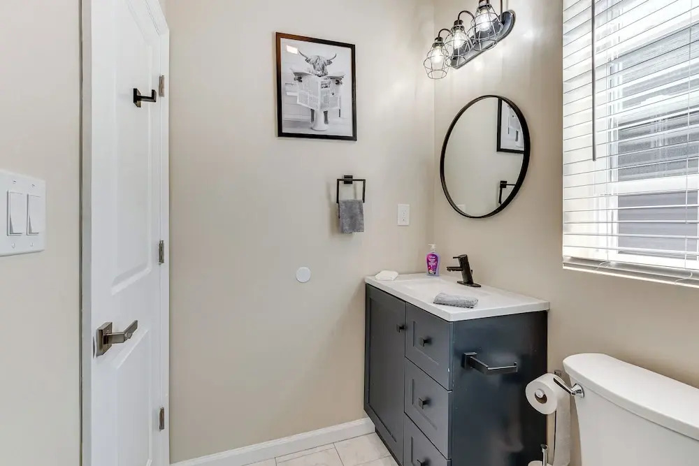 Luxe Newark Retreat w/ Rooftop Deck: Pets Welcome!