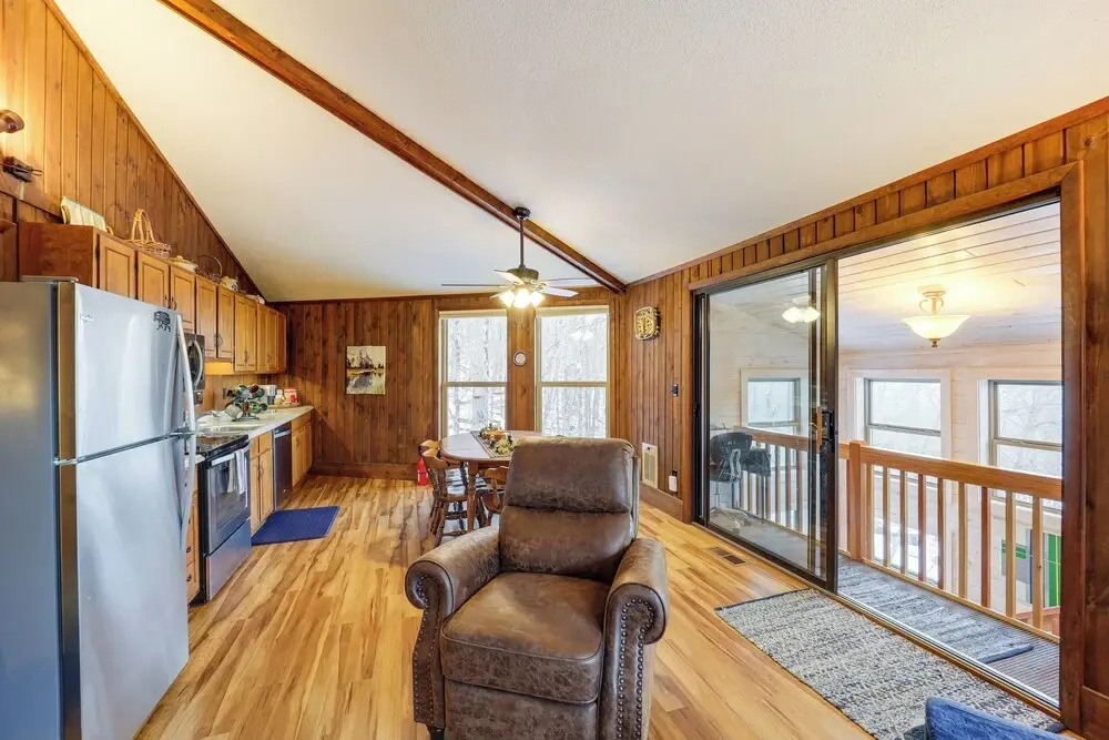 1/2 Mi to Skiing! Beech Mountain Cabin w/ Deck