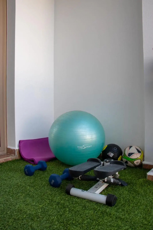 A Modern CBD APT with Pool & Gym - 2 min walk to Beach