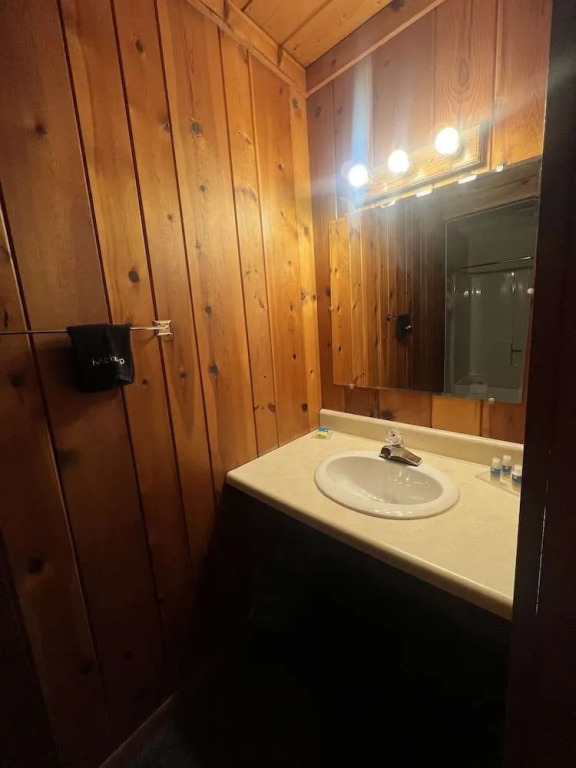 Cedars Motel