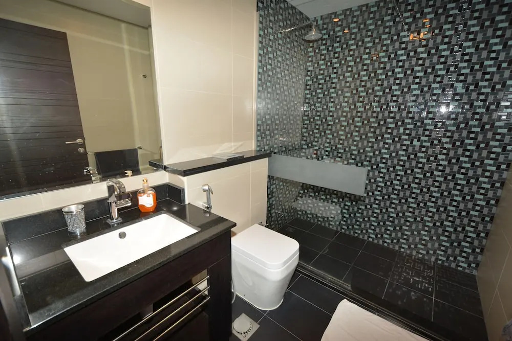 Cayan Tower by Deluxe Holiday Homes