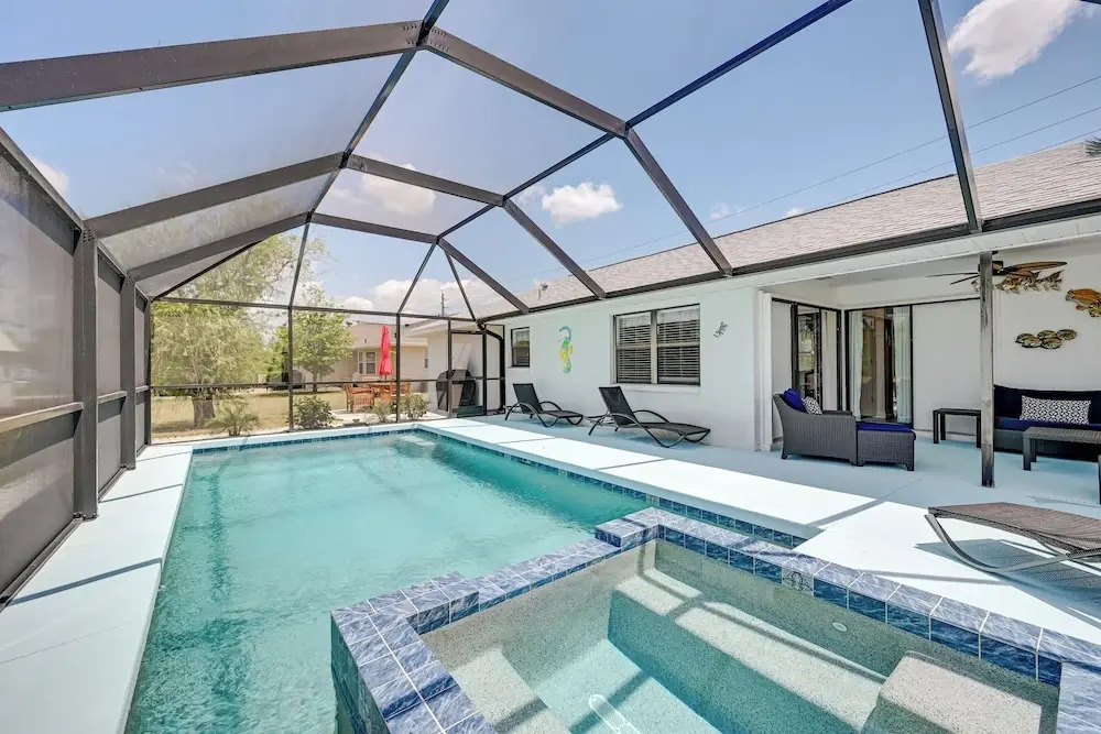 Englewood Home w Saltwater Pool: 6 Mi to Beach