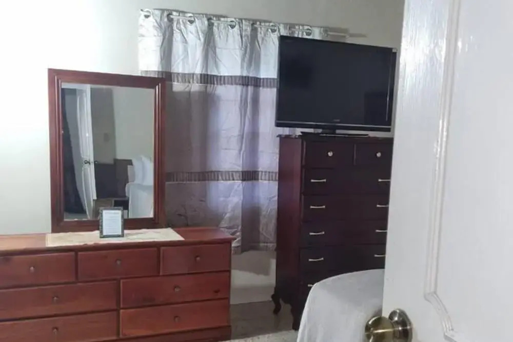 3-Bed House Sleeps 6 with Mountain Views