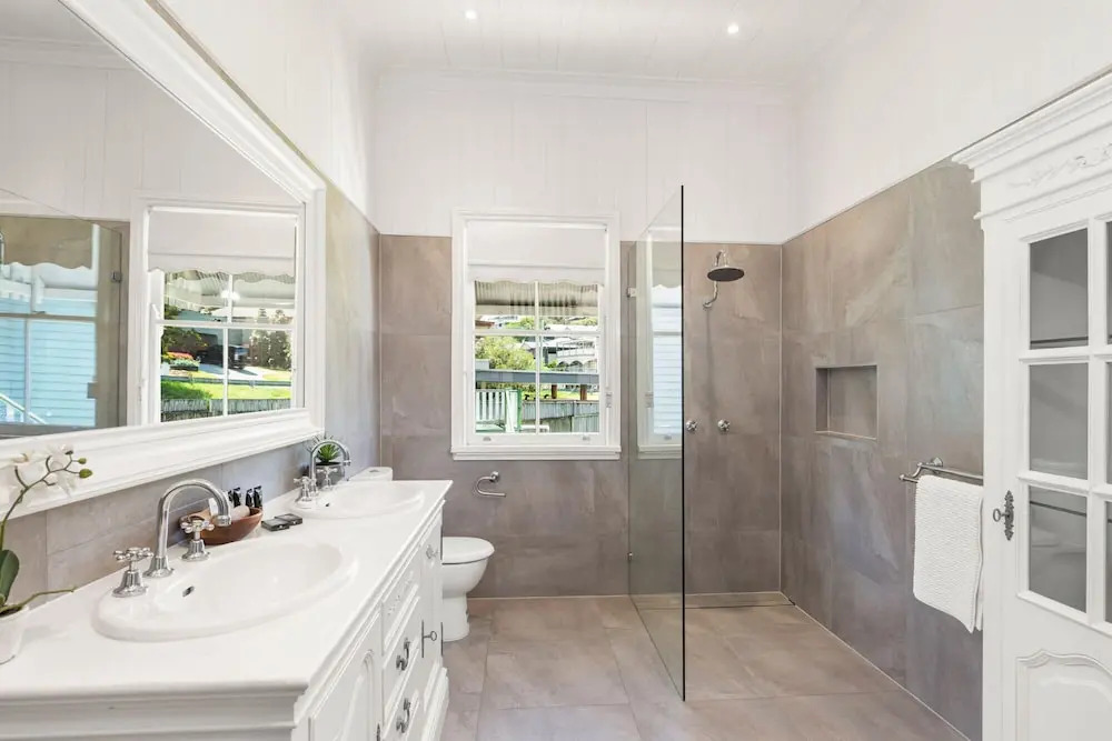 Family Home in Balmoral - Family Stays