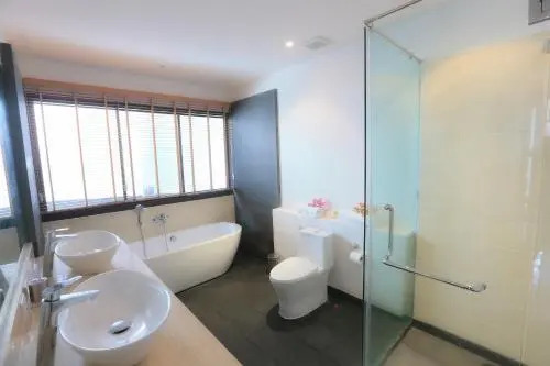 Naiharn Beach Villa