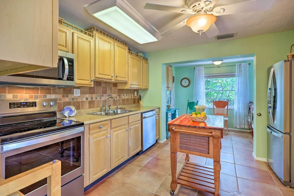 Vibrant Rockledge Home ~ 2 Mi to Cocoa Village