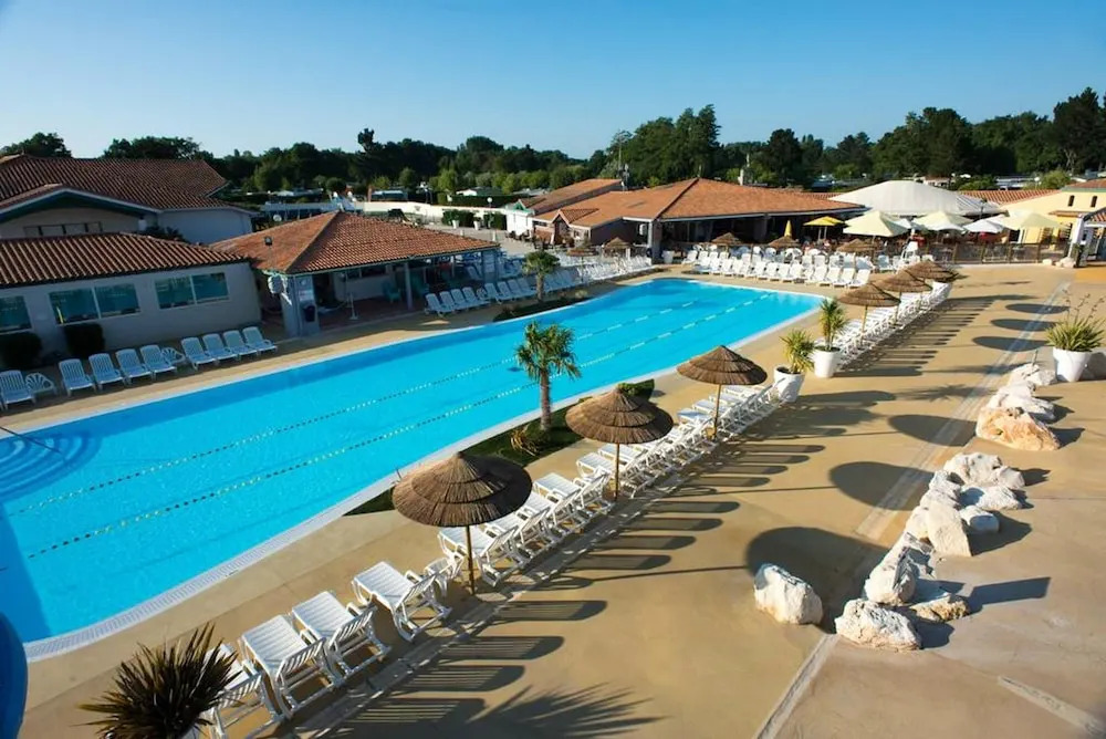 Bungalow With 3 Bedrooms in Les Mathes, With Shared Pool, Furnished Garden and Wifi - 2 km From the Beach