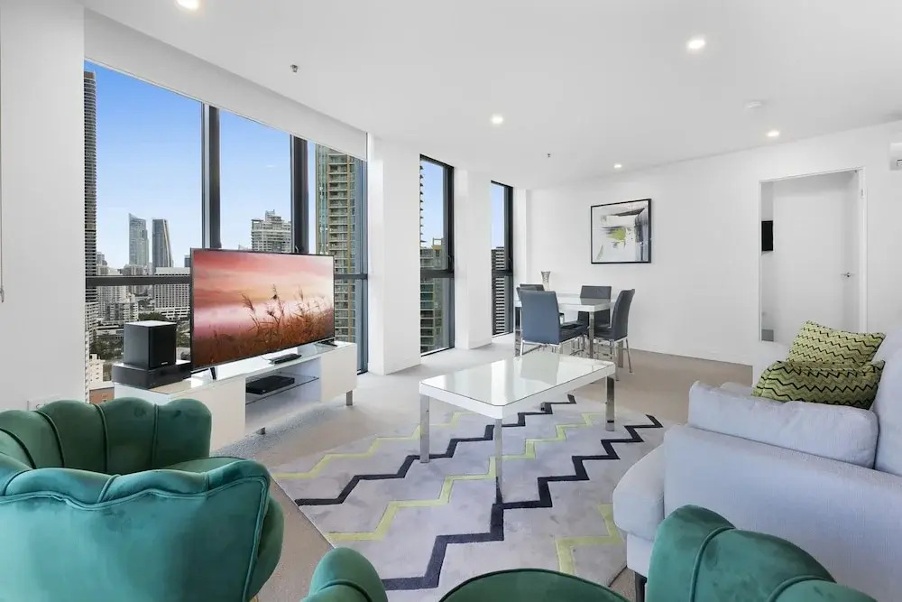 Wonderful 2-bed With Pool, Gym & Scenic Views