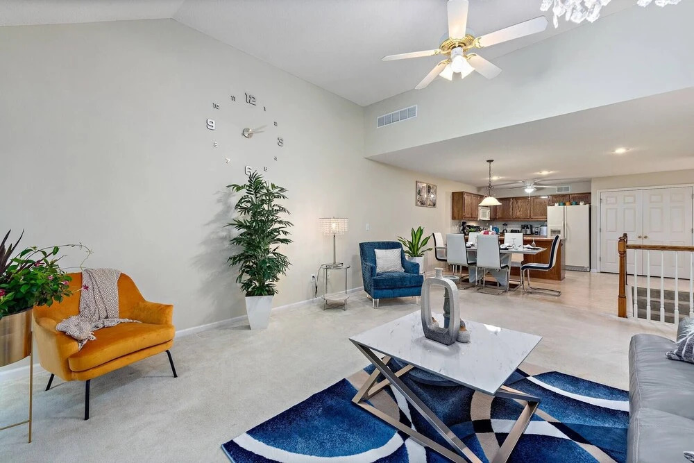Beautiful Townhome 11 Minutes To Downtown 3 Bedroom Townhouse