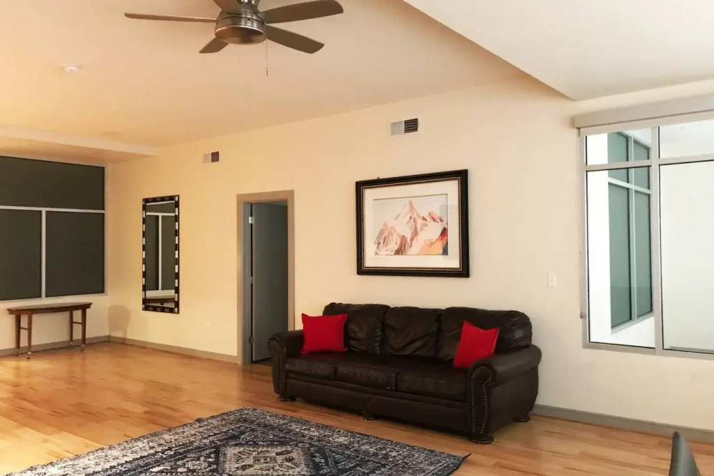Pleasant  2Br Apartment | Great Value Downtown