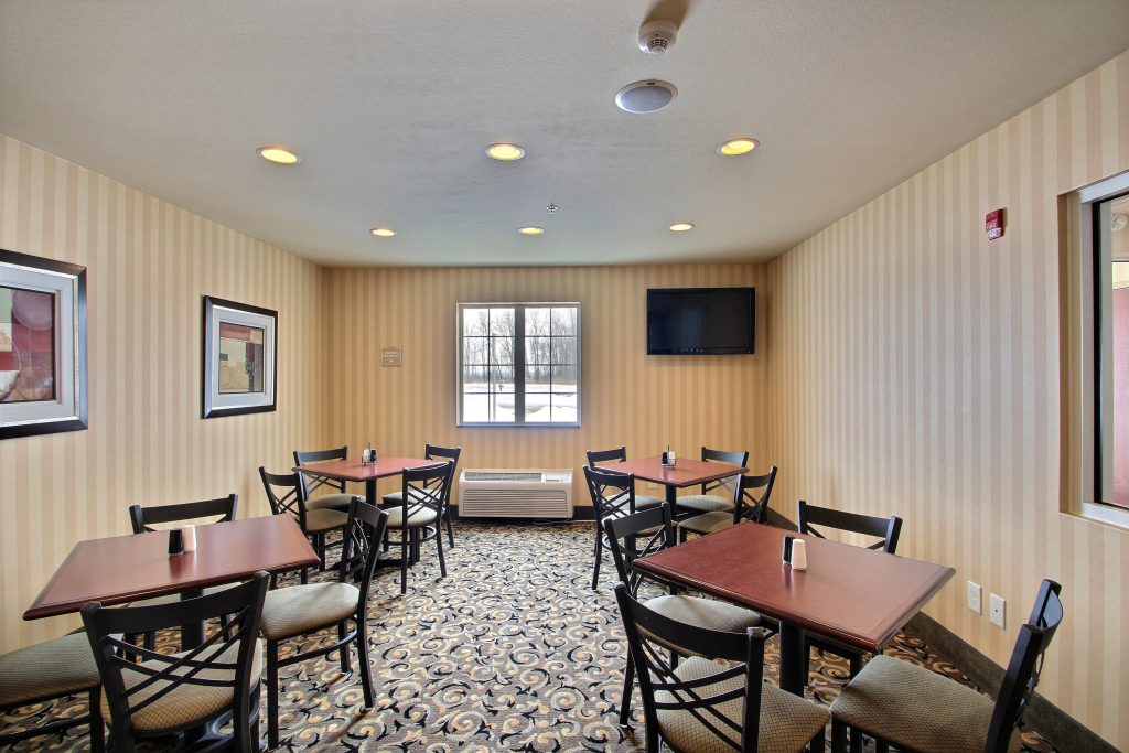 Cobblestone Inn & Suites - Brillion