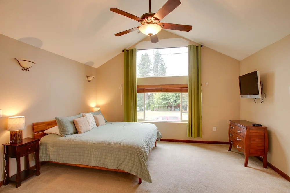 Downtown Coeur Dalene Home Rental: Walk to Beach!