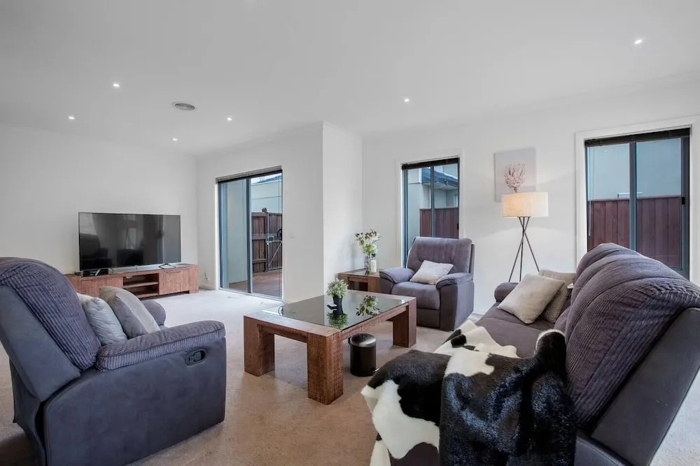 Superb Luxe 5BR House@point Cook Near Lake