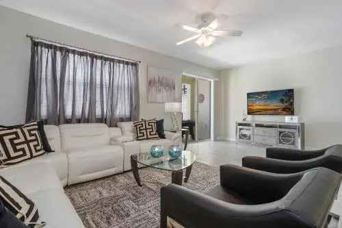 Five Bedrooms w/ GameRoom and Pool 4894