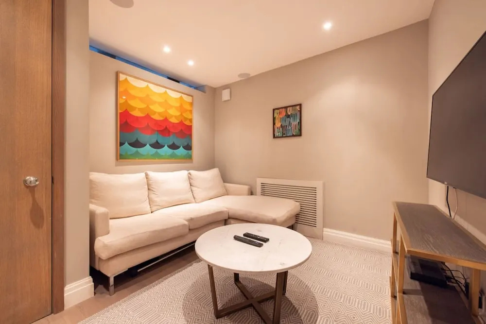 Sunny in Chelsea Luxurious 3 Bedroom Chelsea Home