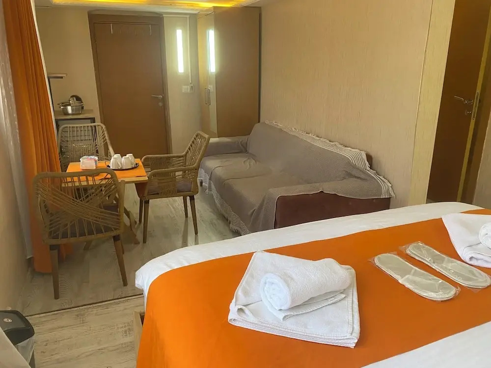 Aura Hotel