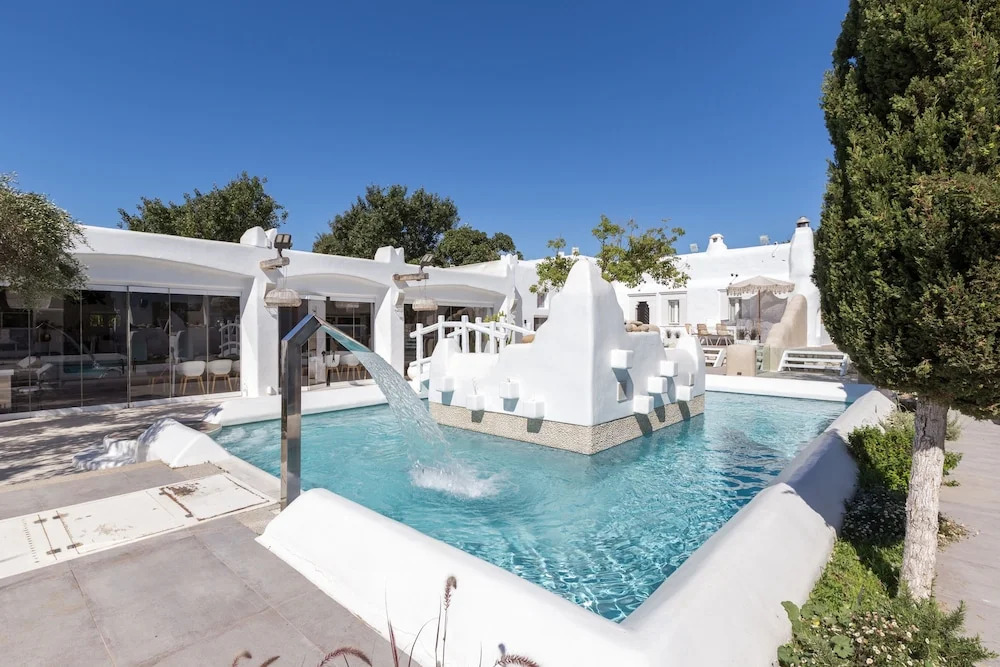 Kallos Villas & Suites