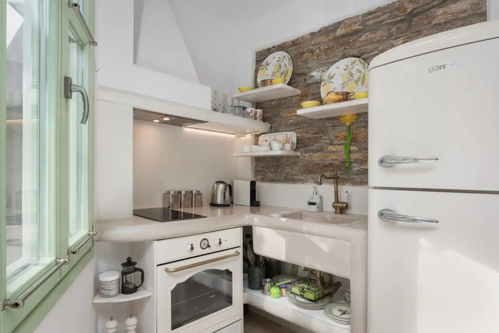 Porto Sereno Andros Suites