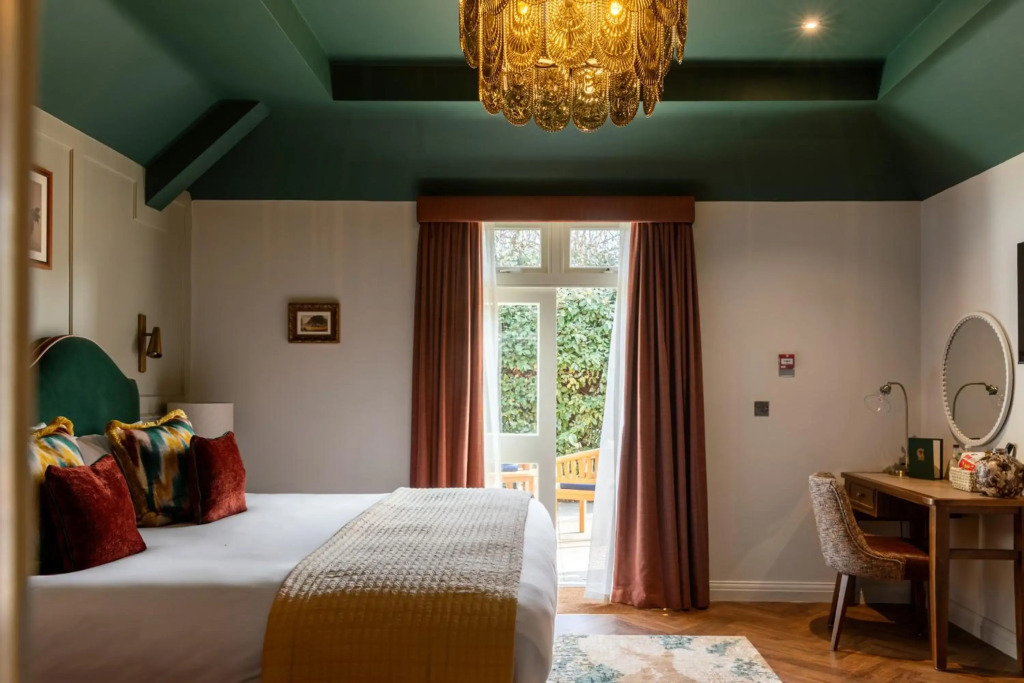 Coach & Horses Hotel