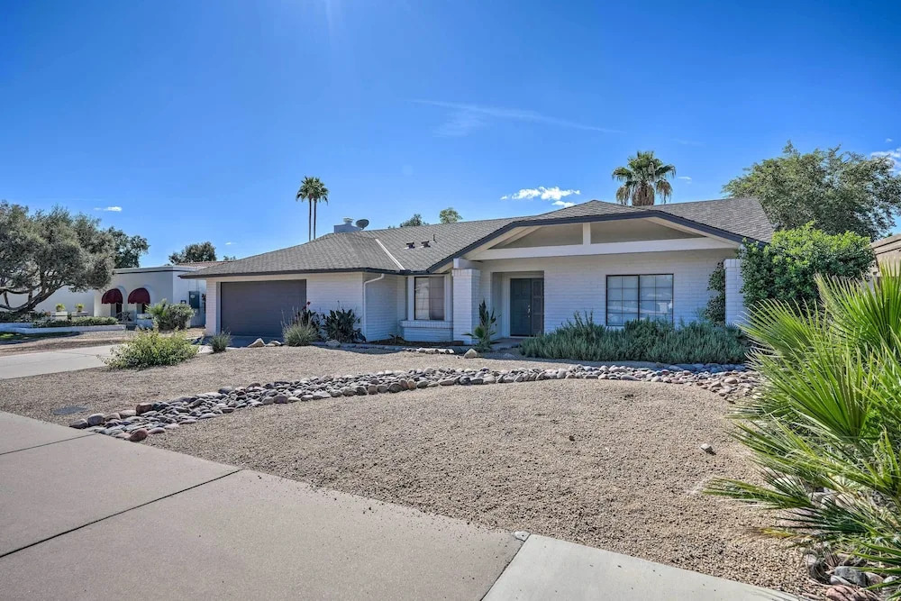 Luxe Desert Home w/ Heated Pool: 3 Mi to Kierland!