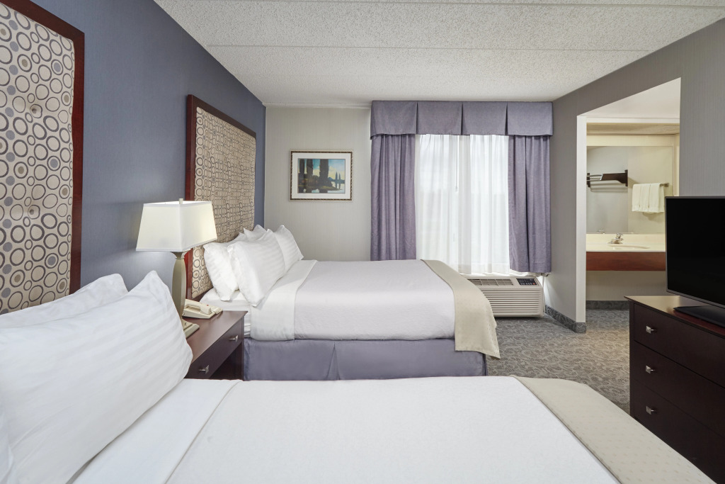 Holiday Inn & Suites Chicago-Carol Stream Wheaton by IHG