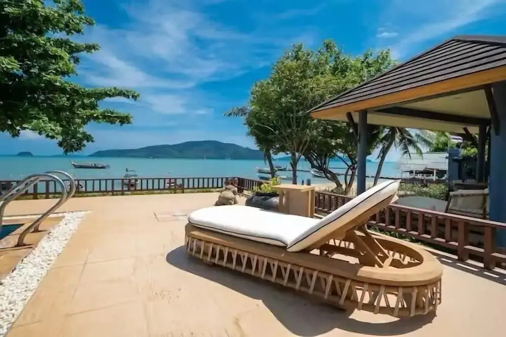 SeaView Villa Private Pool Table V195